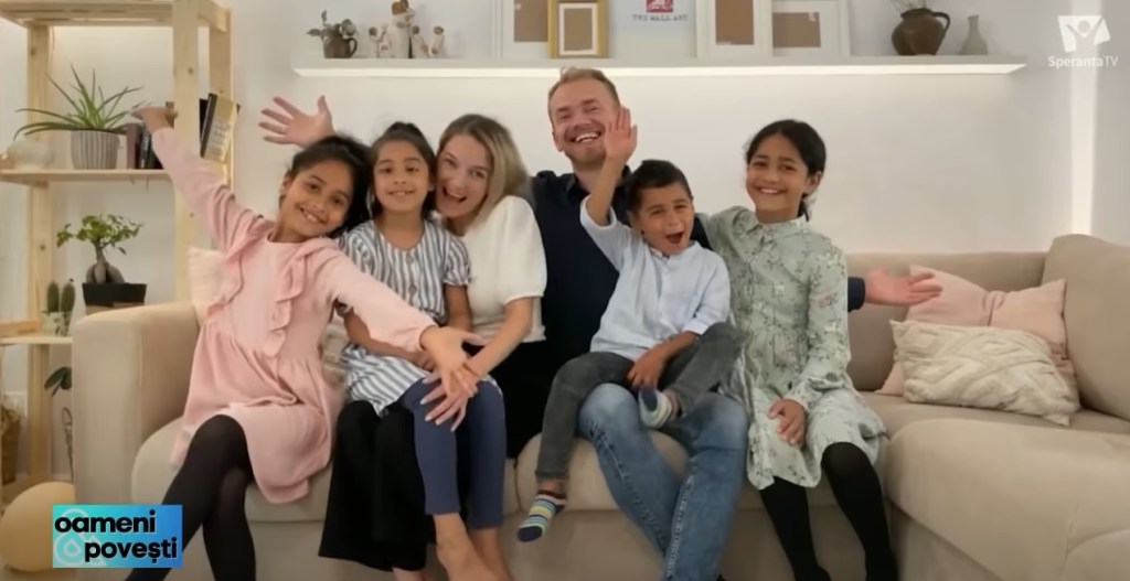 După 5 ani de așteptare au fost sunați și întrebați dacă ar vrea să adopte 4 frați. Care a fost reacția&nbsp;lor?