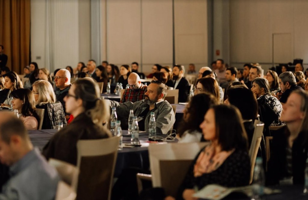 Cel mai important eveniment al adopției, Summit-ul ARFO, prezintă povești inspiraționale și zeci de workshop-uri susținute de experți