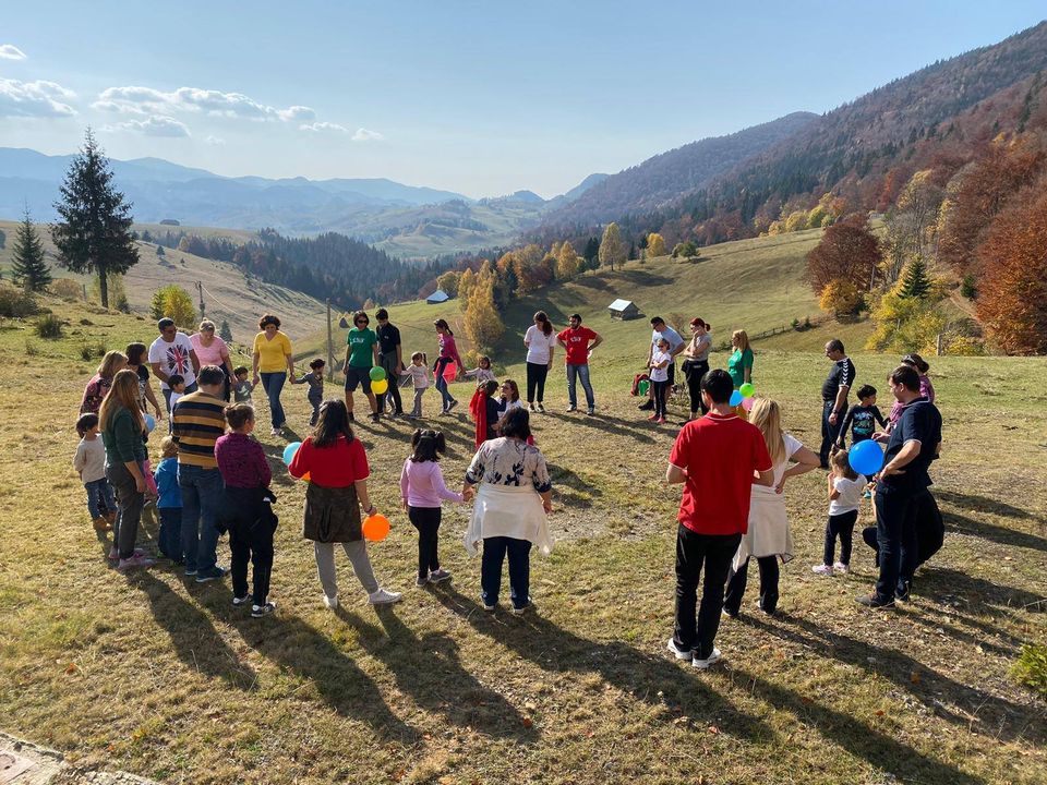 Tabără de weekend pentru familii adoptive și de plasament: 4-6 noiembrie 2022, Zărnești